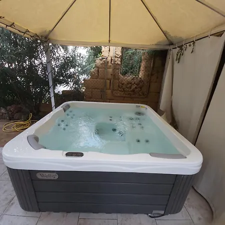 Sands Daire Saint Julian's