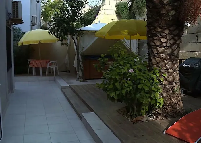 Sands Daire Saint Julian's