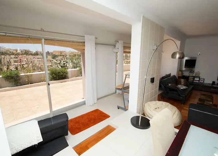 Sands Daire Saint Julian's