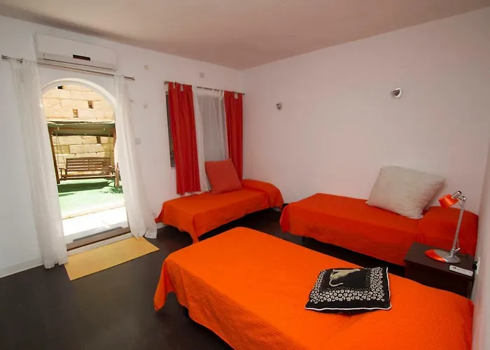 Sands سانت جوليان